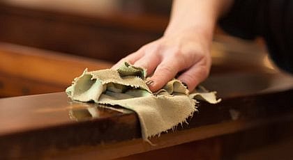 تنظيف الأثاث الخشبي في المنازل المصرية